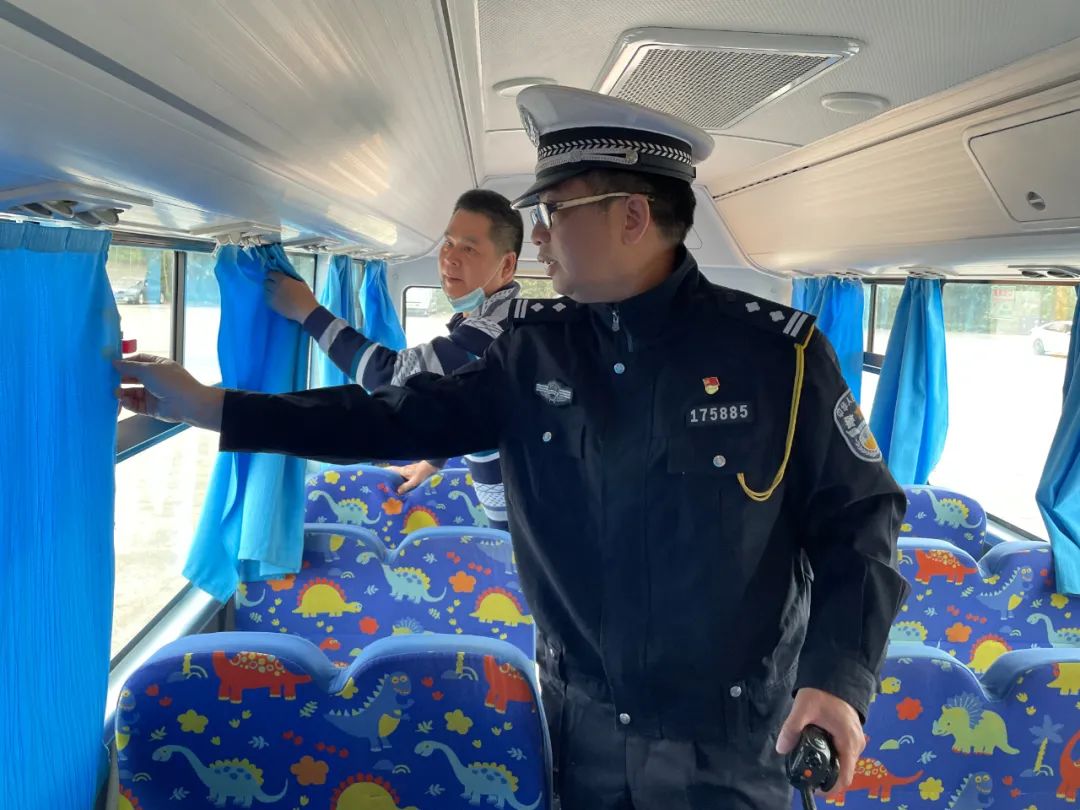 【平安岡州】校車安全“大體檢”,新會公安為新學期保駕護航! 【平安岡州】校車安全“大體檢”,新會公安為新學期保駕護航!