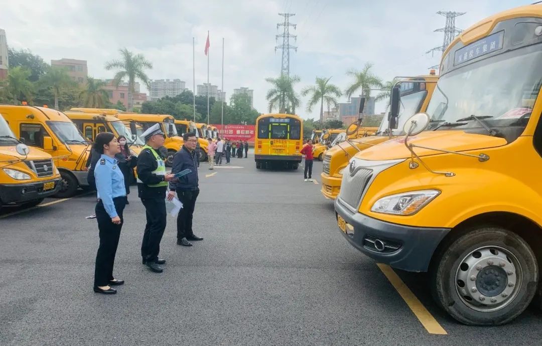 麻涌交警開展全鎮校車安全大檢查/ 圖片