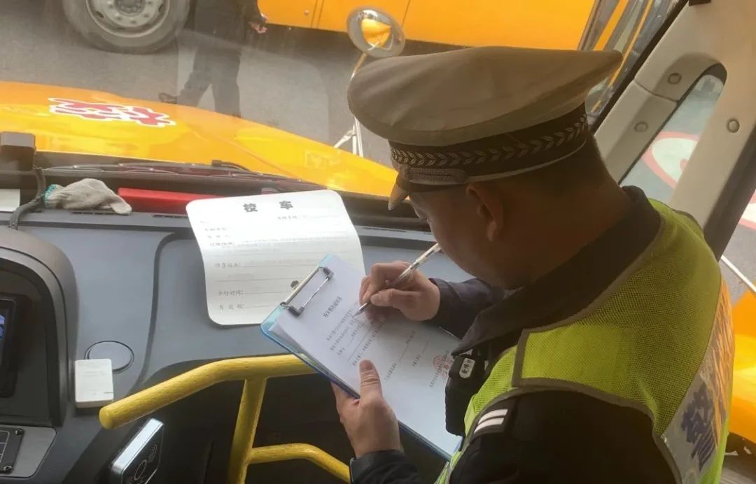 麻涌交警開展全鎮校車安全大檢查/ 圖片