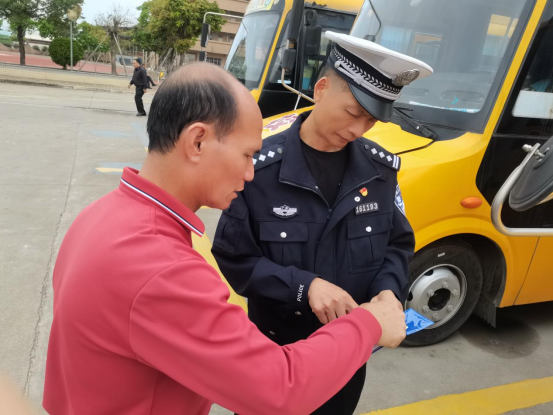 【安全在線】校車安全“大體檢”,民眾公安為新學期保駕護航! 圖片