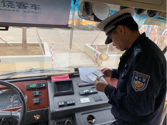 【安全在線】校車安全“大體檢”,民眾公安為新學期保駕護航! 圖片