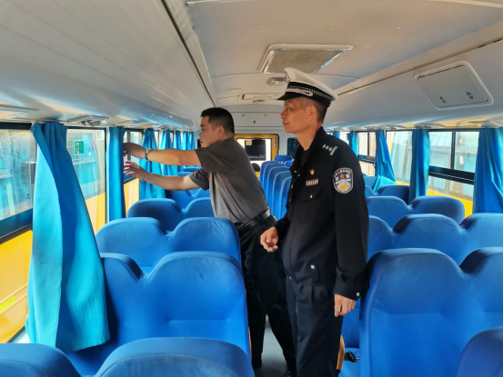【安全在線】校車安全“大體檢”,民眾公安為新學期保駕護航! 圖片