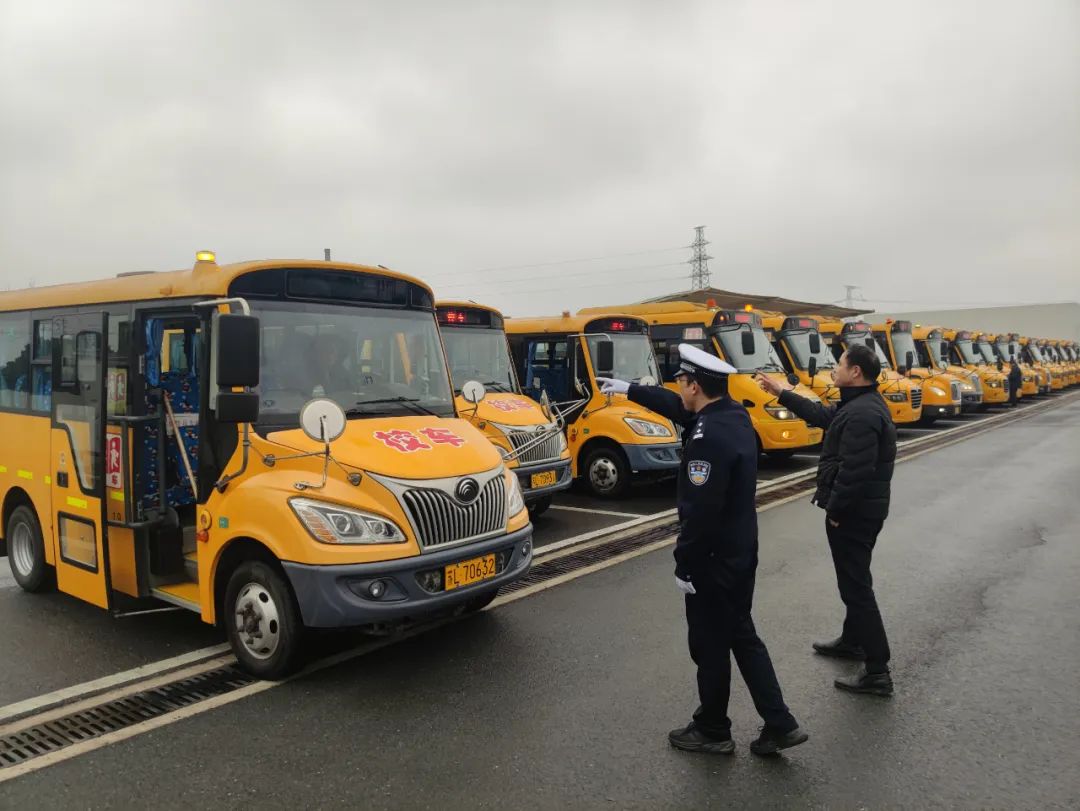 丹陽校車運(yùn)輸公司多措并舉確保校車開學(xué)安全/ 圖片