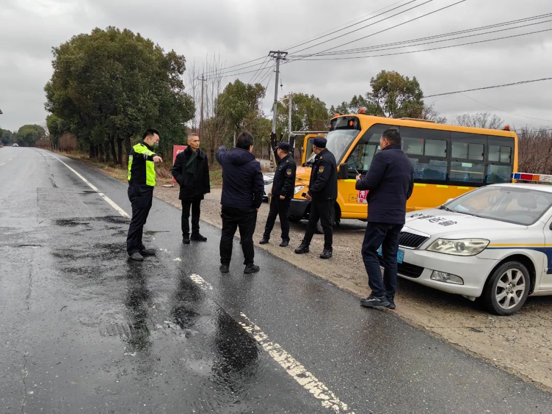 丹陽校車運(yùn)輸公司多措并舉確保校車開學(xué)安全/ 圖片