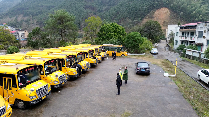 護航開學季 | 雙牌60臺校車接受集中“體檢” 圖片