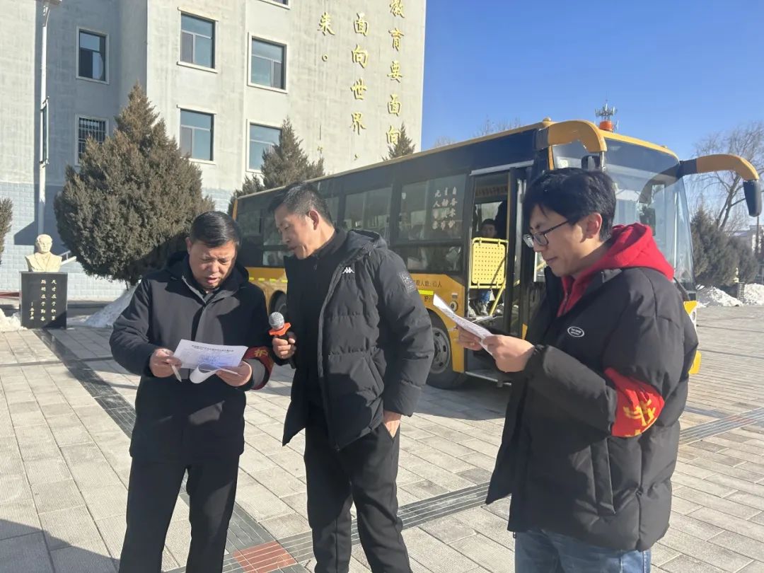 強化校車安全“大檢查” 擰緊校車出行“安全閥”—— 酒泉第五中學護航開學季 強化校車安全“大檢查” 擰緊校車出行“安全閥”—— 酒泉第五中學護航開學季