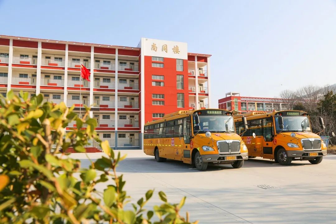 “親情校車行 溫暖求學(xué)路” 滕州市木石鎮(zhèn)木石中學(xué)校車正式開(kāi)通 “親情校車行 溫暖求學(xué)路” 滕州市木石鎮(zhèn)木石中學(xué)校車正式開(kāi)通