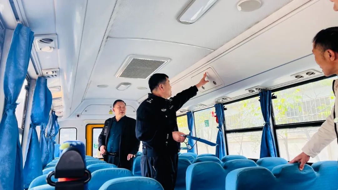 安全檢查 | 開展校車安全檢查 筑牢幼兒安全防線 圖片