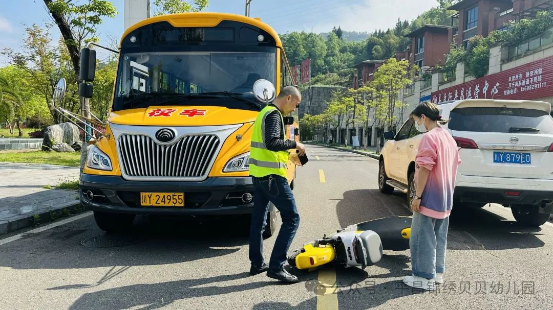 錦繡貝貝 | 校車交通事故應急演練 圖片
