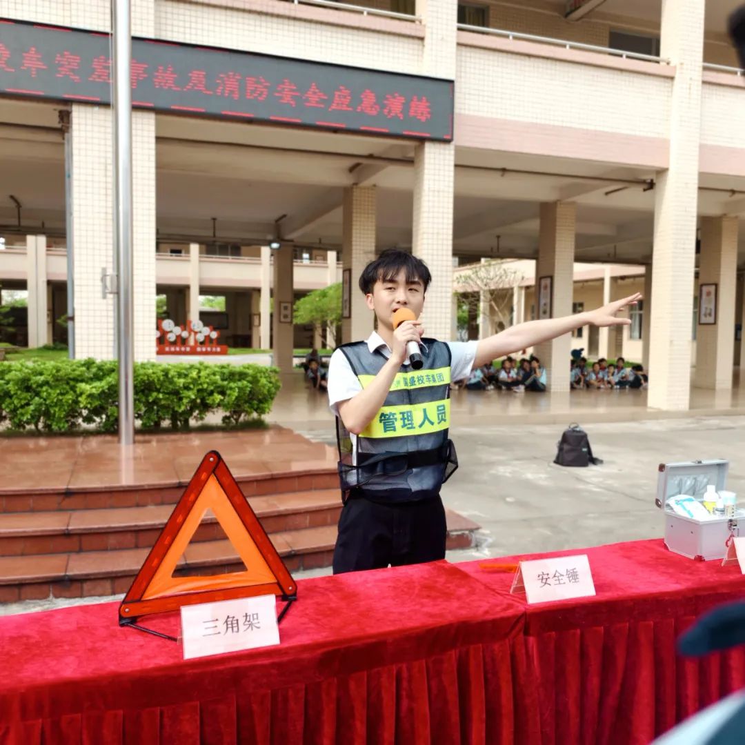 加強校車管理 筑牢安全防線——洪梅鎮第二小學開展校車消防應急疏散演練活動