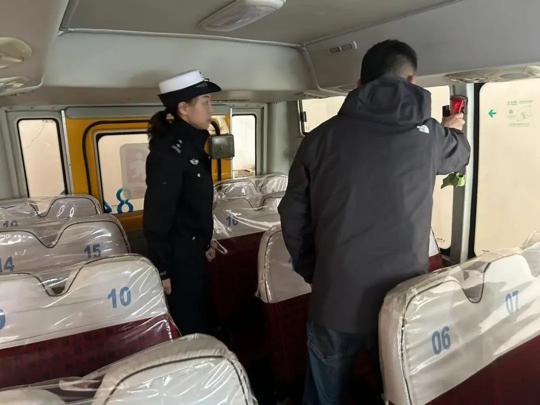 【交通信息】嚴把校車安全關,筑牢校園安全防線 【交通信息】嚴把校車安全關,筑牢校園安全防線
