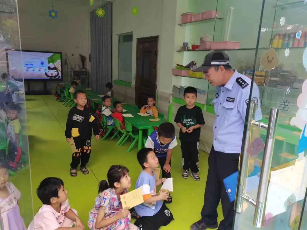 讓校車“跑”得更安全 圖片