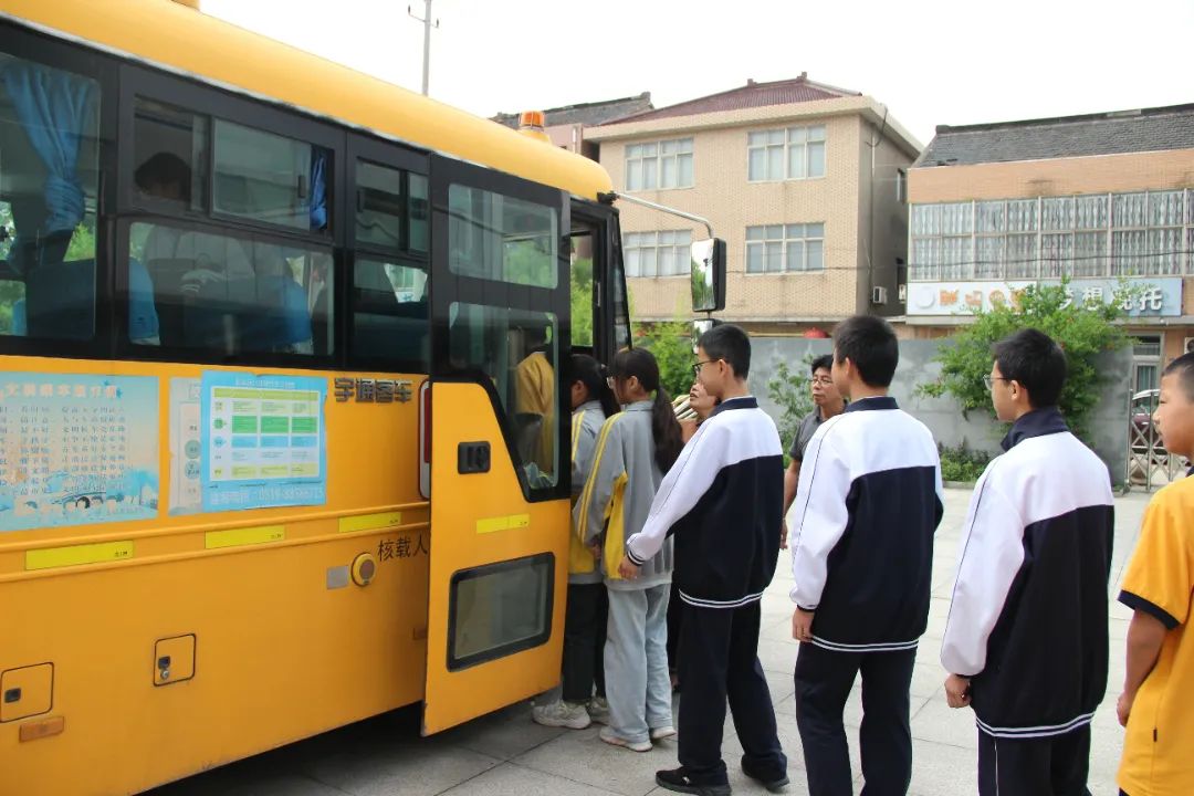 校車應急演練 筑牢安全防線——孟河中學開展校車安全應急逃生演練活動 校車應急演練 筑牢安全防線——孟河中學開展校車安全應急逃生演練活動
