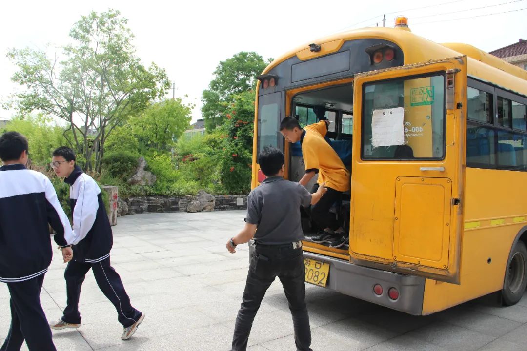 校車應急演練 筑牢安全防線——孟河中學開展校車安全應急逃生演練活動 校車應急演練 筑牢安全防線——孟河中學開展校車安全應急逃生演練活動