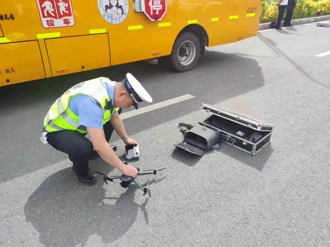 護校安園|大通公安聯合多部門開展校車交通事故應急演練,筑牢校園安全防線 圖片