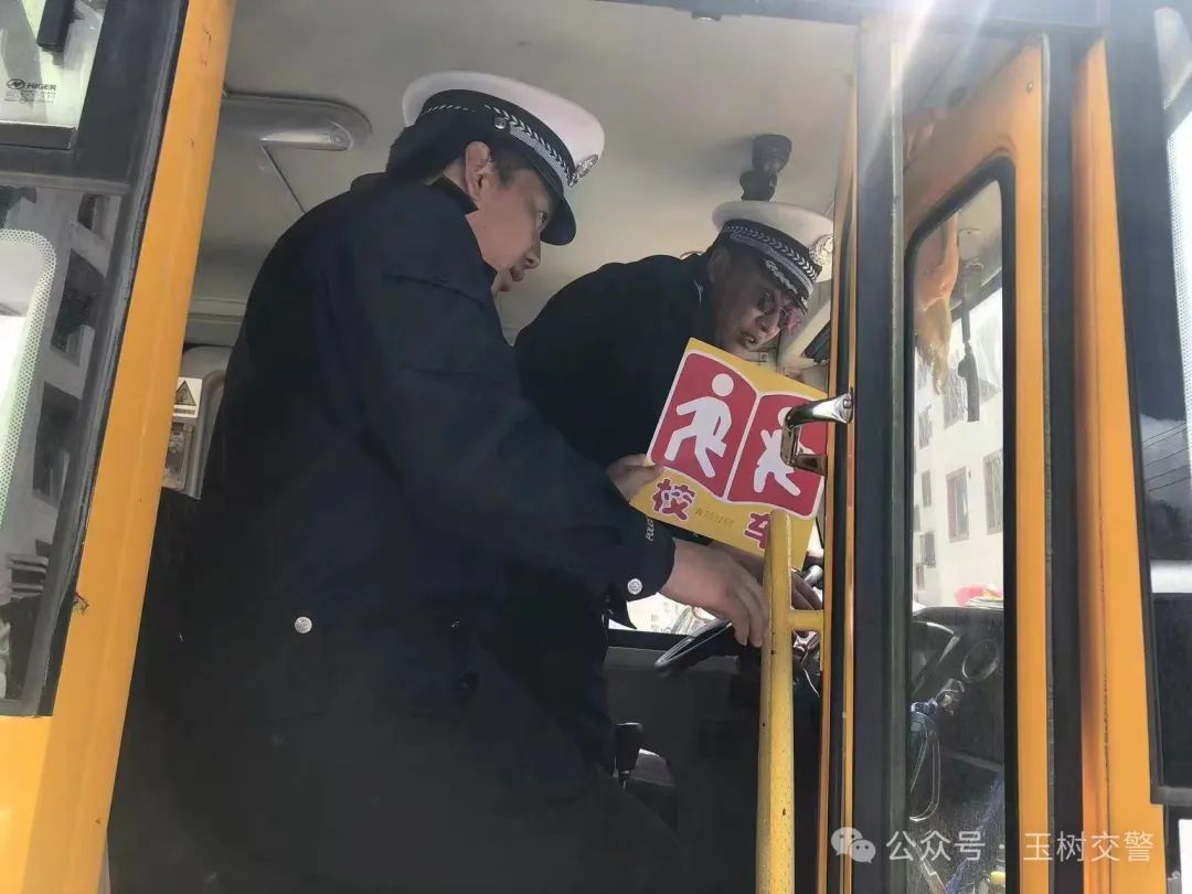 玉樹州公安局交警支隊“強部署 嚴把關”完成全州校車標牌核發工作 圖片