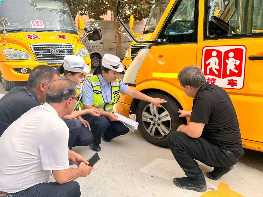 【開學(xué)季】擰緊校車“安全閥” 筑牢學(xué)生“平安路” 圖片