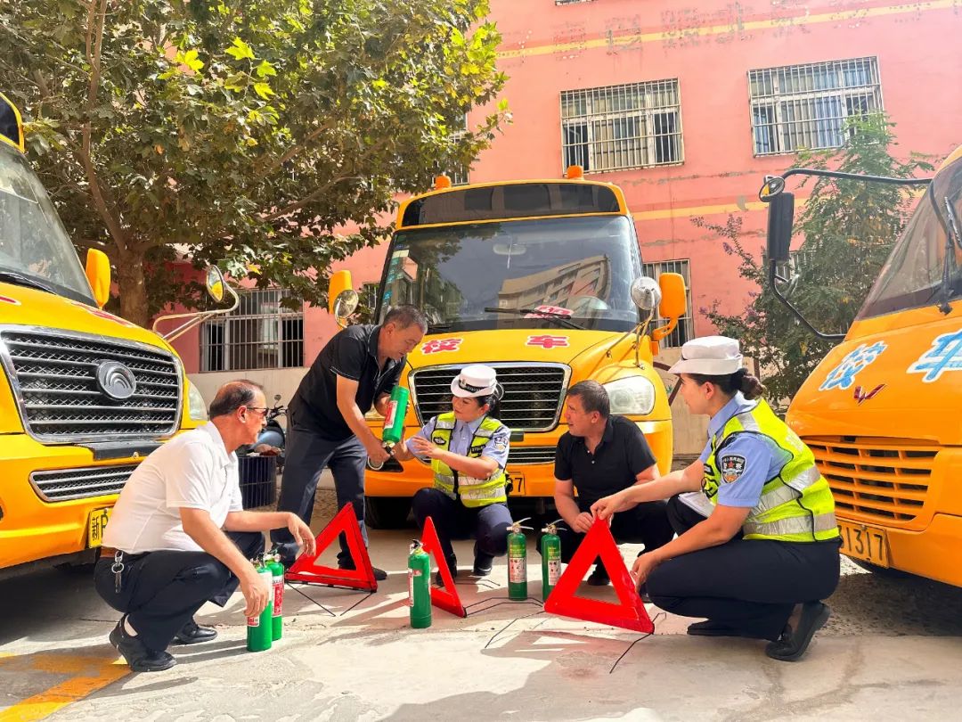 【開學(xué)季】擰緊校車“安全閥” 筑牢學(xué)生“平安路” 圖片