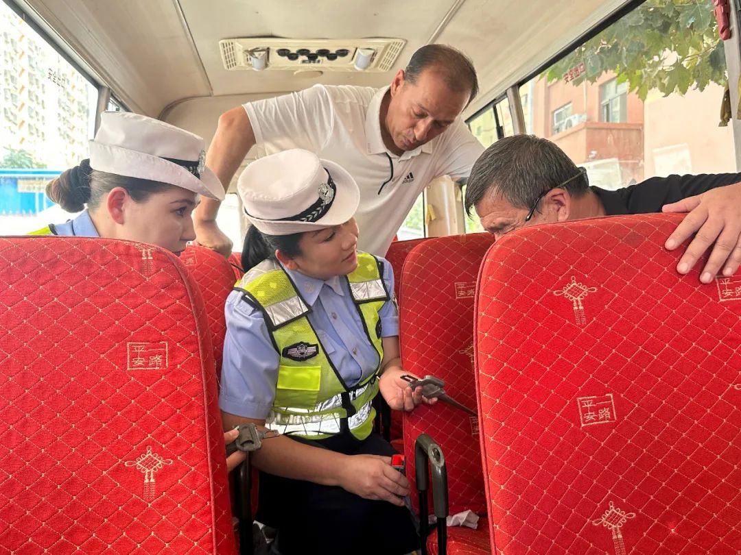 【開學(xué)季】擰緊校車“安全閥” 筑牢學(xué)生“平安路” 圖片