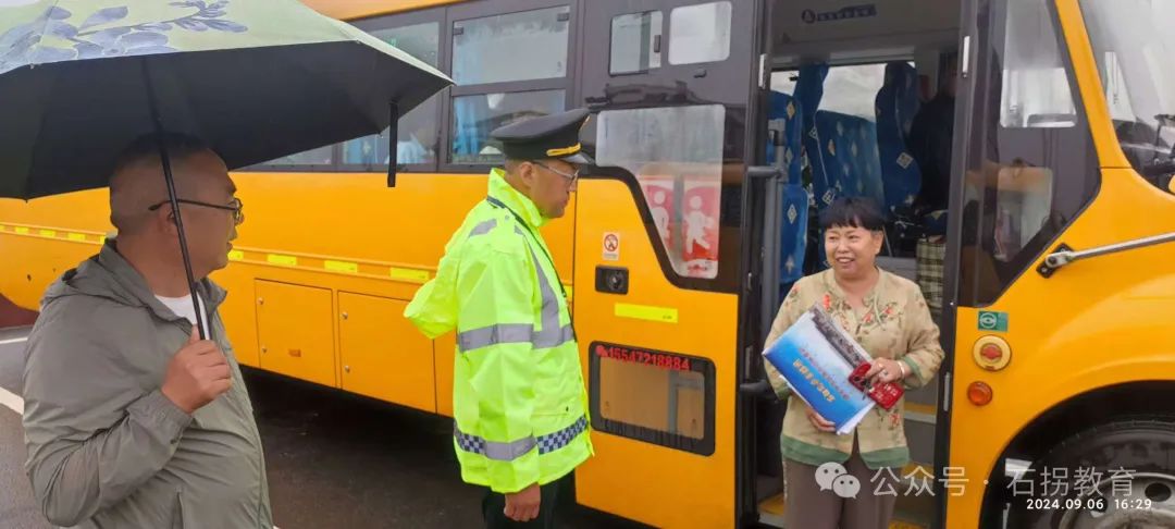 石拐區(qū)教育局聯(lián)合交管、運(yùn)政等部門開展新學(xué)期校車安全檢查行動(dòng) 圖片
