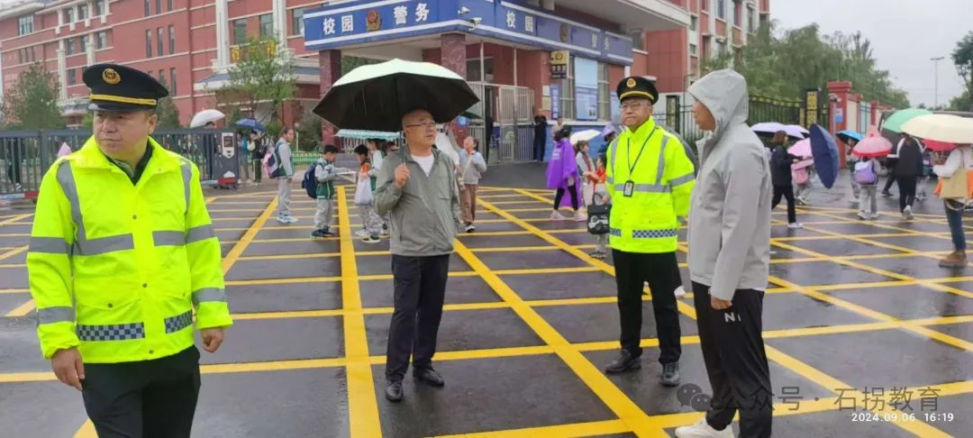 石拐區(qū)教育局聯(lián)合交管、運(yùn)政等部門開展新學(xué)期校車安全檢查行動(dòng) 圖片
