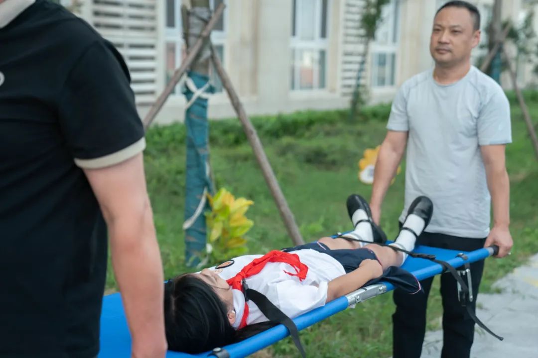 心系校車安全,筑牢平安防線 | 蘇外（港）成功舉行校車安全演練活動