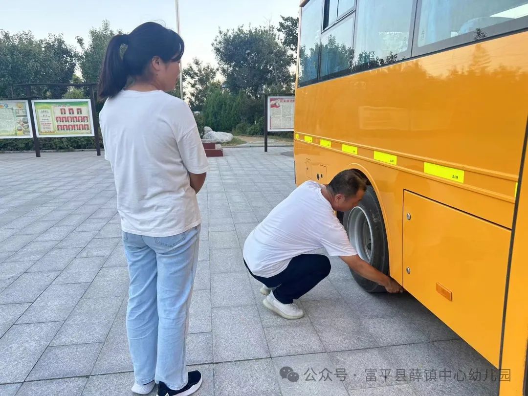 應急演練不松懈 校車安全伴我行——薛鎮中心幼兒園校車安全演練活動 應急演練不松懈 校車安全伴我行——薛鎮中心幼兒園校車安全演練活動