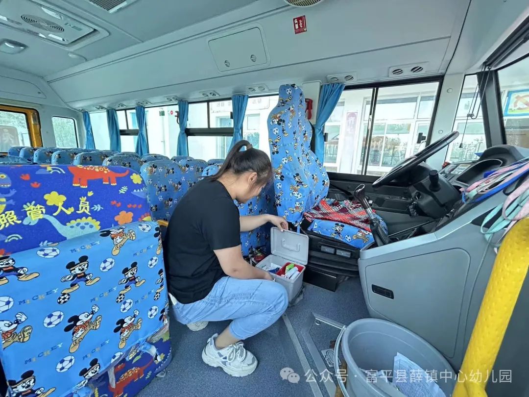 應急演練不松懈 校車安全伴我行——薛鎮中心幼兒園校車安全演練活動 應急演練不松懈 校車安全伴我行——薛鎮中心幼兒園校車安全演練活動