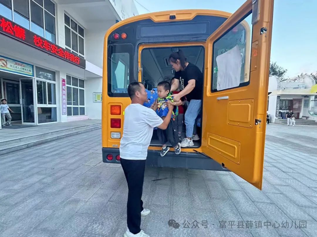 應急演練不松懈 校車安全伴我行——薛鎮中心幼兒園校車安全演練活動 應急演練不松懈 校車安全伴我行——薛鎮中心幼兒園校車安全演練活動