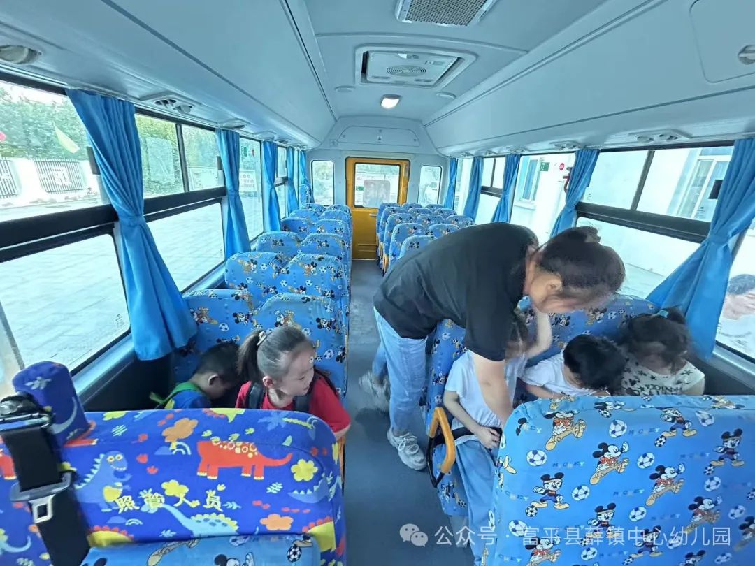 應急演練不松懈 校車安全伴我行——薛鎮中心幼兒園校車安全演練活動 應急演練不松懈 校車安全伴我行——薛鎮中心幼兒園校車安全演練活動