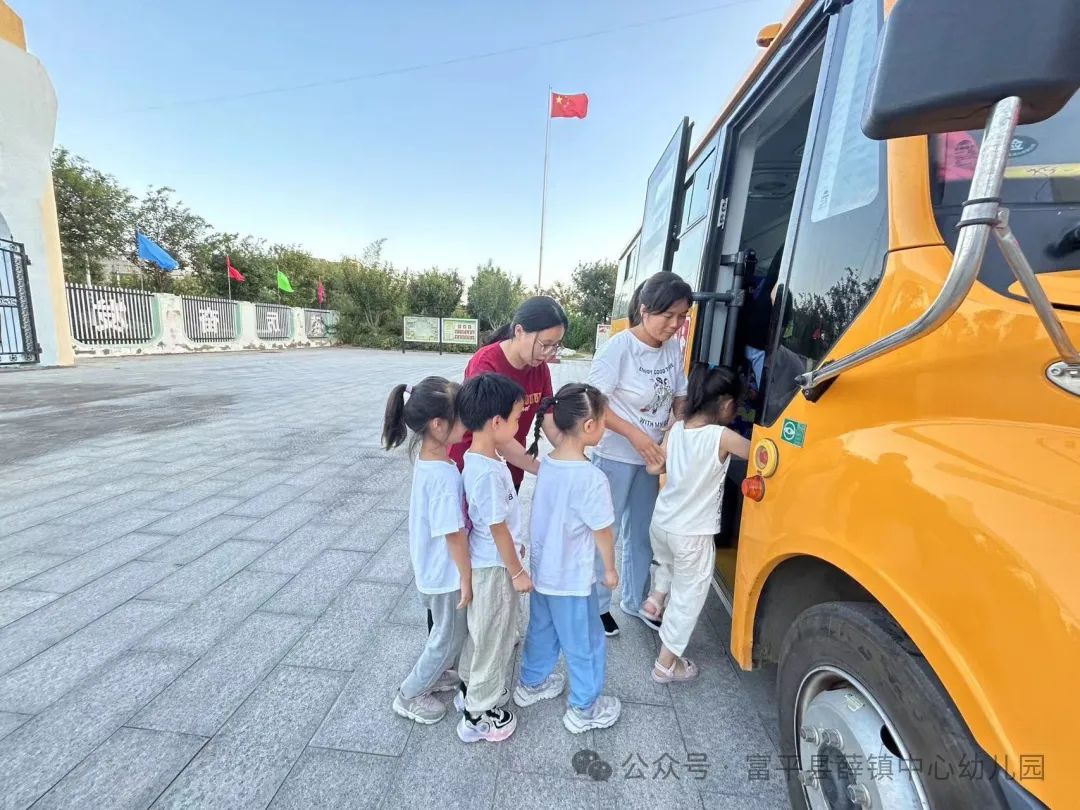 應急演練不松懈 校車安全伴我行——薛鎮中心幼兒園校車安全演練活動 應急演練不松懈 校車安全伴我行——薛鎮中心幼兒園校車安全演練活動