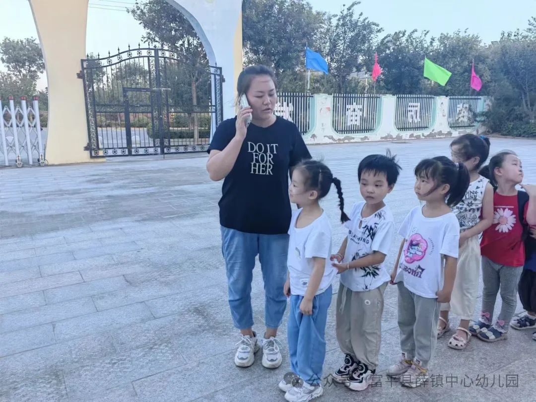 應急演練不松懈 校車安全伴我行——薛鎮中心幼兒園校車安全演練活動 應急演練不松懈 校車安全伴我行——薛鎮中心幼兒園校車安全演練活動