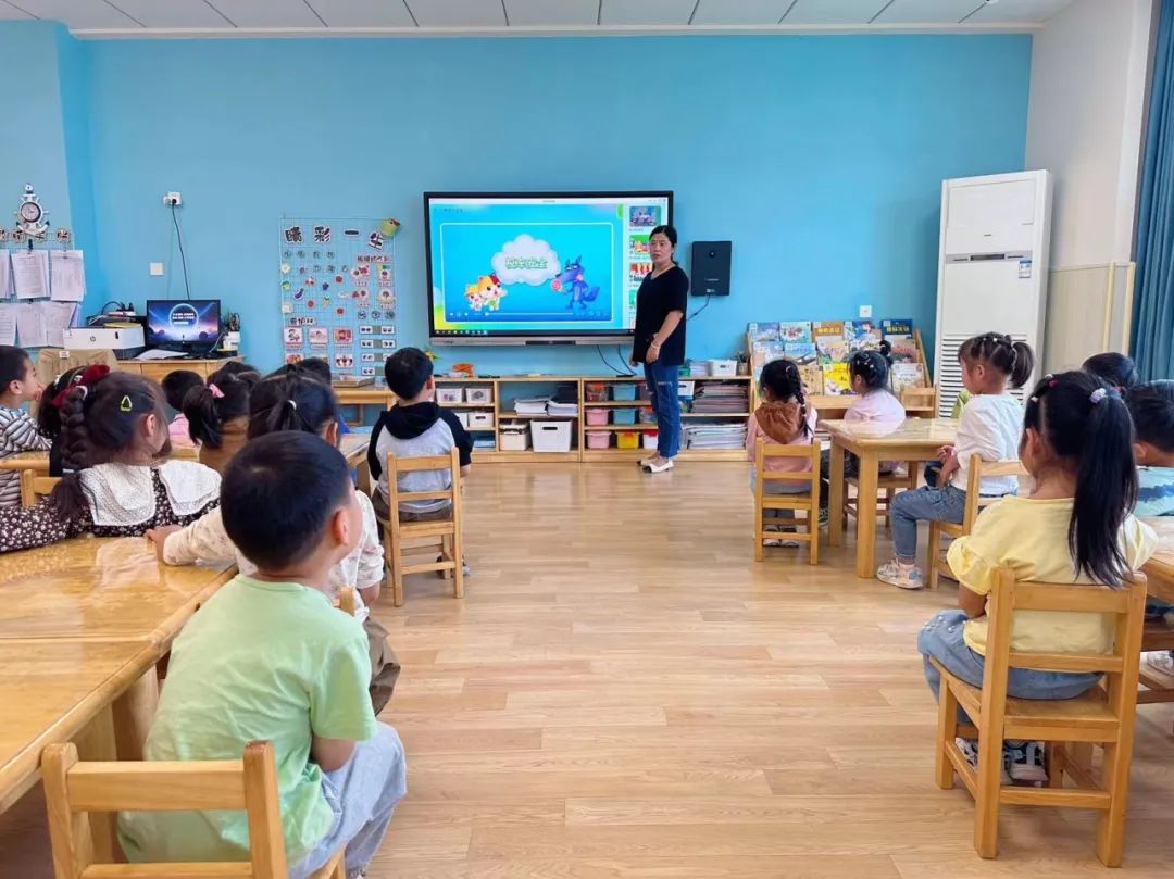 以練筑防 安全啟航 | 興化市陽山幼兒園校車安全應(yīng)急疏散演練 圖片