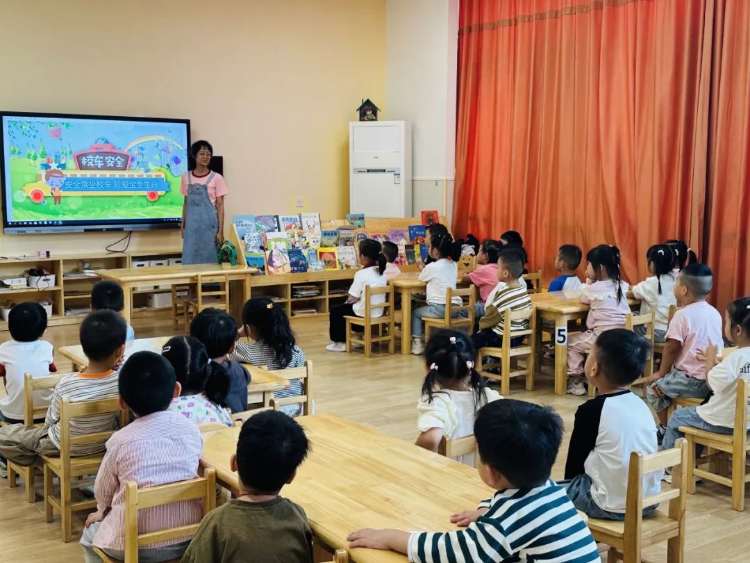 以練筑防 安全啟航 | 興化市陽山幼兒園校車安全應(yīng)急疏散演練 圖片
