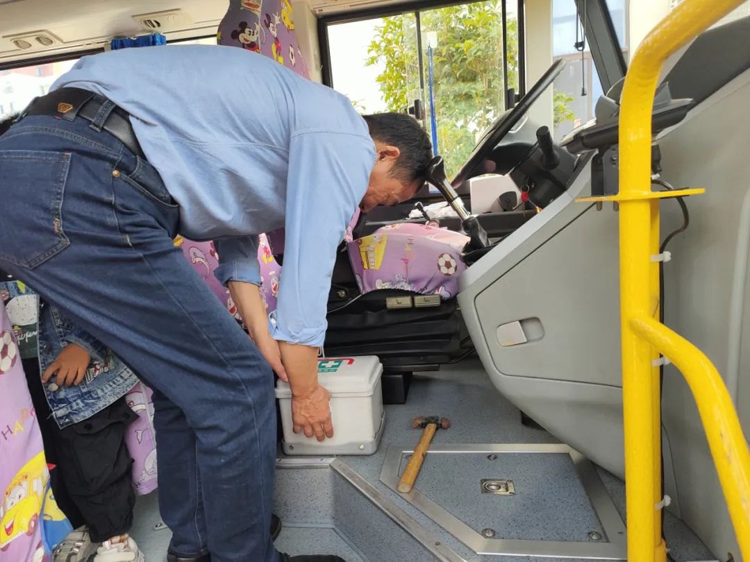 以練筑防 安全啟航 | 興化市陽山幼兒園校車安全應(yīng)急疏散演練 以練筑防 安全啟航 | 興化市陽山幼兒園校車安全應(yīng)急疏散演練