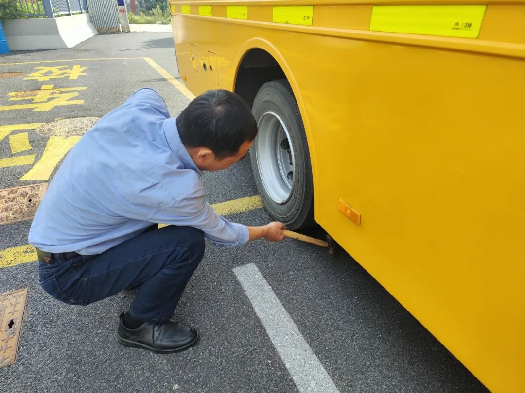 以練筑防 安全啟航 | 興化市陽山幼兒園校車安全應(yīng)急疏散演練 以練筑防 安全啟航 | 興化市陽山幼兒園校車安全應(yīng)急疏散演練