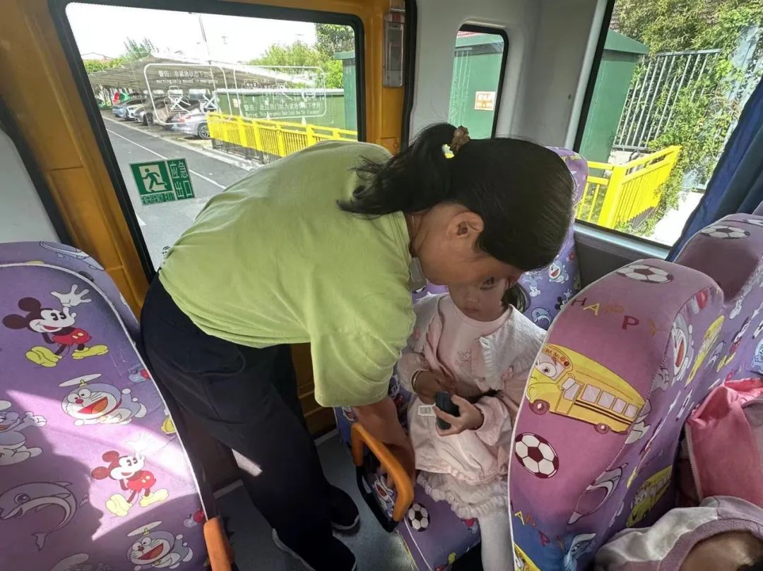 以練筑防 安全啟航 | 興化市陽山幼兒園校車安全應(yīng)急疏散演練 以練筑防 安全啟航 | 興化市陽山幼兒園校車安全應(yīng)急疏散演練