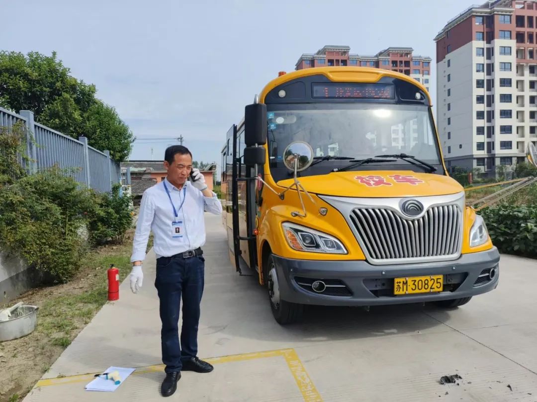 以練筑防 安全啟航 | 興化市陽山幼兒園校車安全應(yīng)急疏散演練 以練筑防 安全啟航 | 興化市陽山幼兒園校車安全應(yīng)急疏散演練