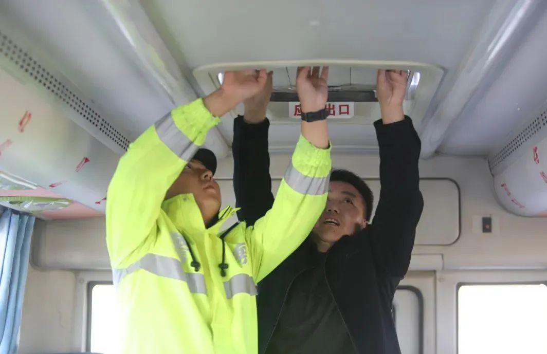 烏恰縣公安局開展校車安全大檢查/ 圖片