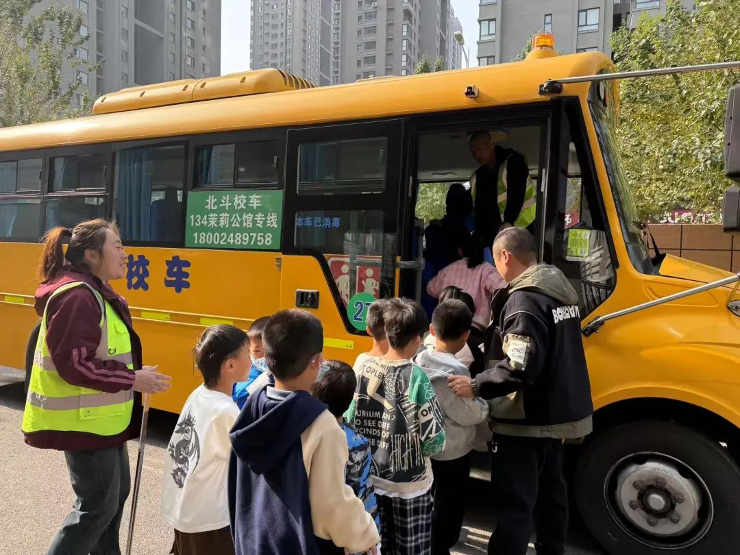 【南京一校長白島二分校】安全乘坐校車 平安快樂成長——校車安全演練 圖片