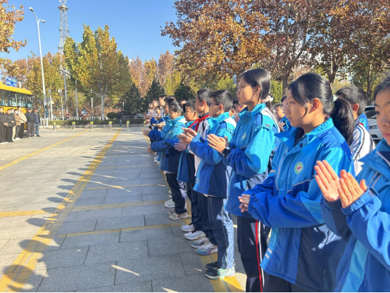 【校園安全】泰安市岱岳實驗中學“安全無小事,責任重泰山”校車應急疏散演練安全為基,共筑防線 圖片