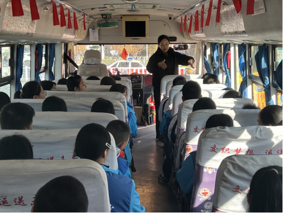 【校園安全】泰安市岱岳實驗中學“安全無小事,責任重泰山”校車應急疏散演練安全為基,共筑防線 圖片