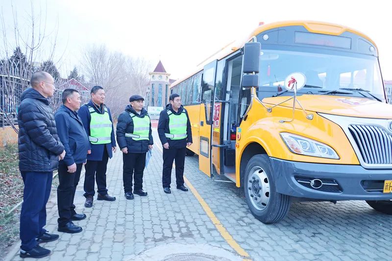 【平安布爾津】“家門口”“校門口”,布爾津校車服務護航915名學子求學路 圖片