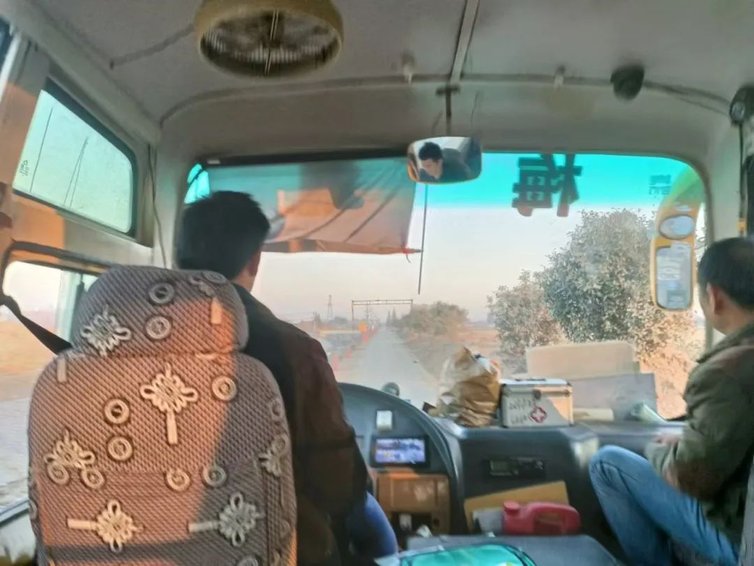 校車安全第一步 上下學路我來護----監利思源實驗學校校車安全專題會議 校車安全第一步 上下學路我來護----監利思源實驗學校校車安全專題會議