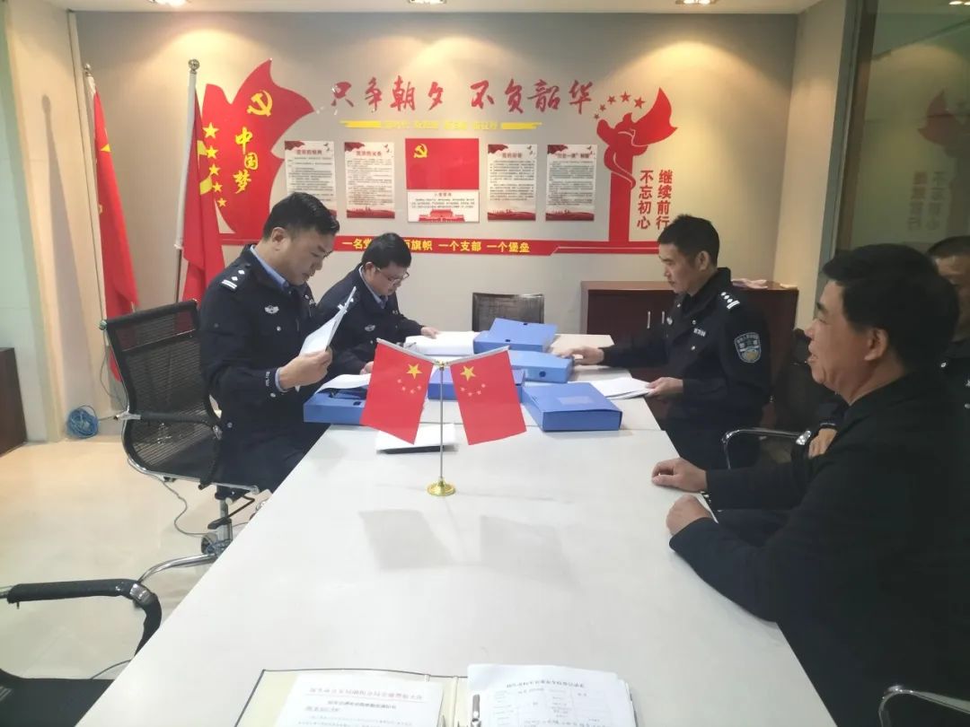 織密交通安全防護網,潮陽交警加強校車安全檢查和校車司機安全宣傳教育 圖片