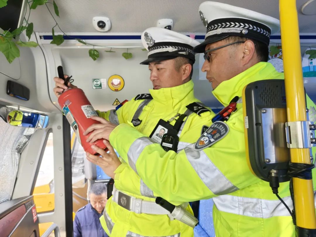 交通企業(yè)大檢查,筑牢春運(yùn)安全線 圖片