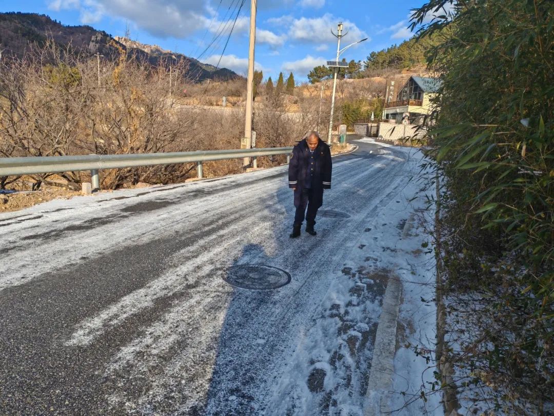雪中堅守 溫馨護航 | 溫馨校車雨雪天全力守護學生安全 圖片