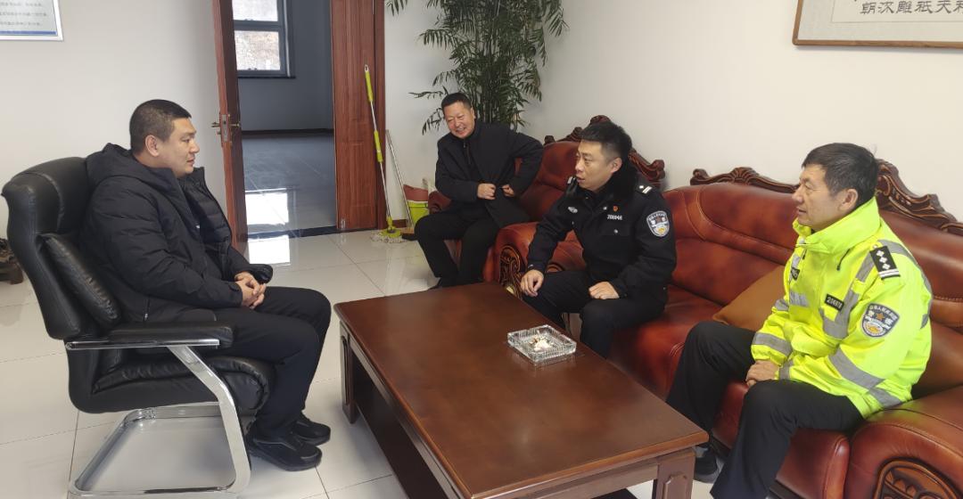 文明交通 攜手共創 | 嚴把校車安全關 守護學生平安路 文明交通 攜手共創 | 嚴把校車安全關 守護學生平安路