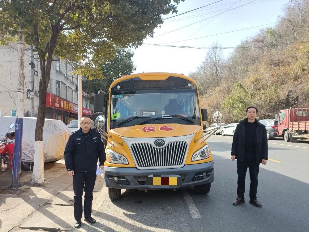 【開學季】 漢濱公安交警開啟校車排查模式 消除隱患守護平安上學路 圖片