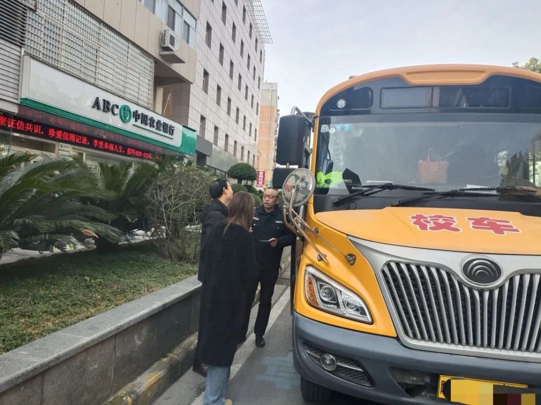 【開學季】 漢濱公安交警開啟校車排查模式 消除隱患守護平安上學路 圖片